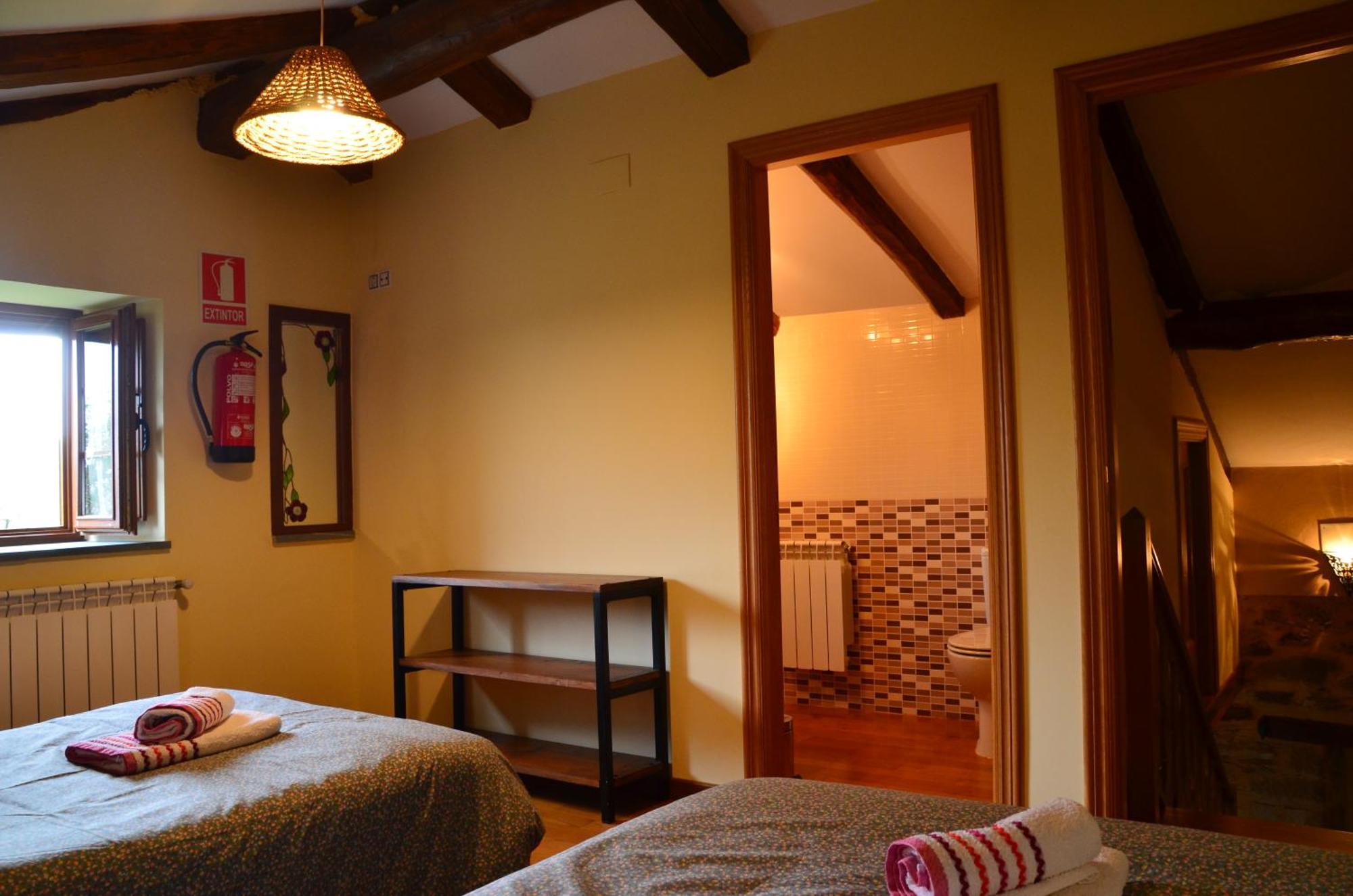 Apartamentos Rurales Tia Vicenta 圣埃乌拉利亚德奥斯科斯 外观 照片