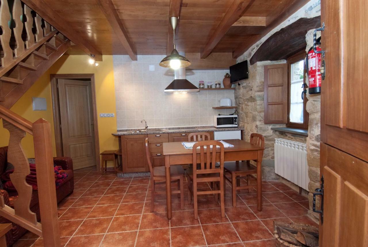 Apartamentos Rurales Tia Vicenta 圣埃乌拉利亚德奥斯科斯 外观 照片